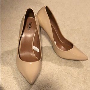 Nude Pumps
